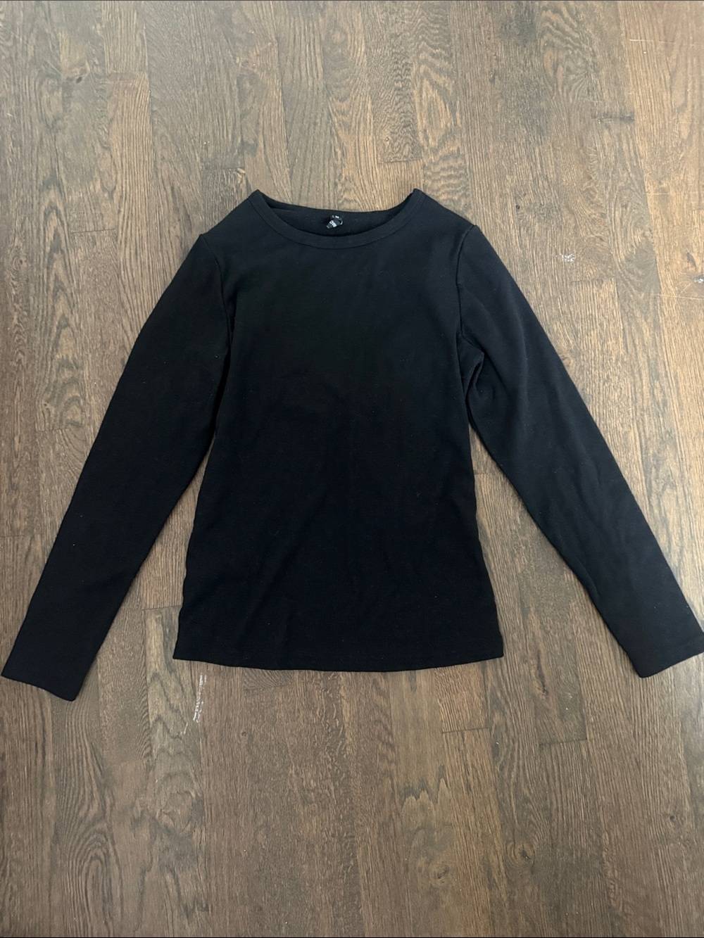 Women's Black Long-Sleeve Crewneck Tee